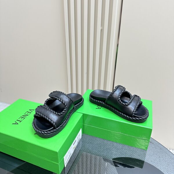 Jack Flat Mule