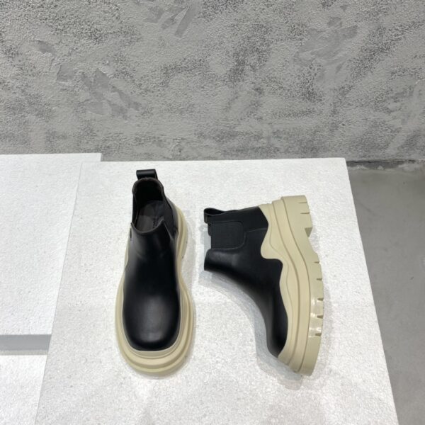 Tire Ankle Chelsea Boot