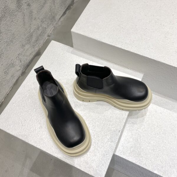 Tire Ankle Chelsea Boot