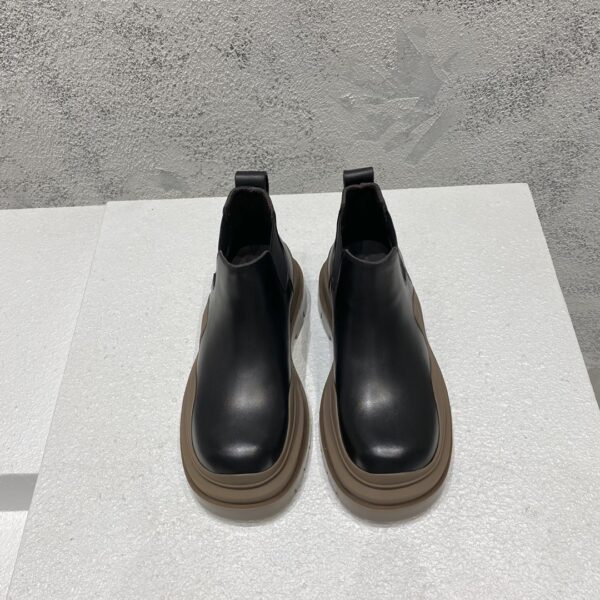 Tire Ankle Chelsea Boot