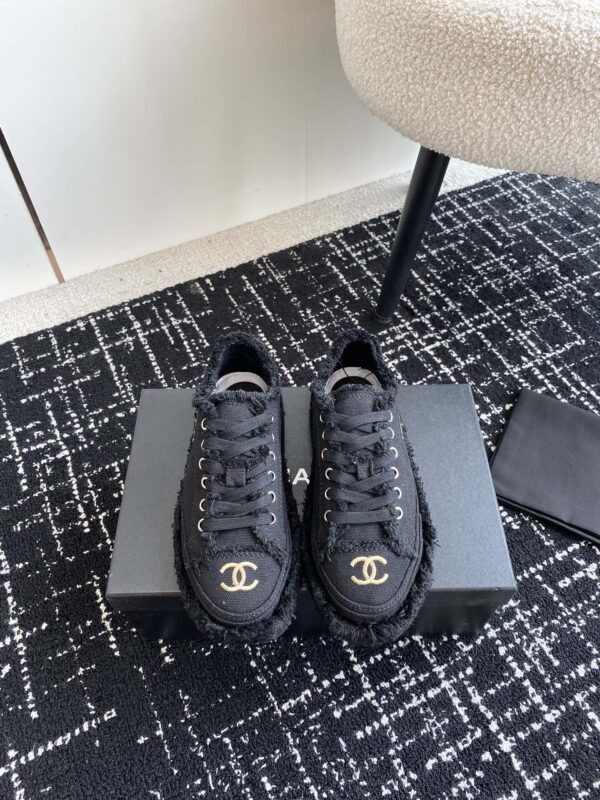 Embroidered Canvas Shoes