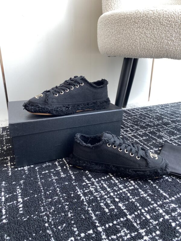 Embroidered Canvas Shoes
