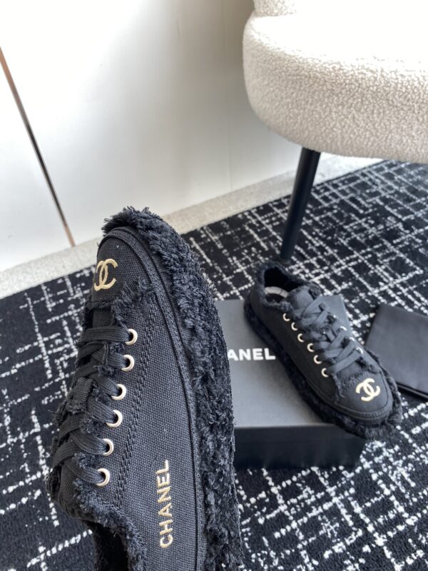 Embroidered Canvas Shoes