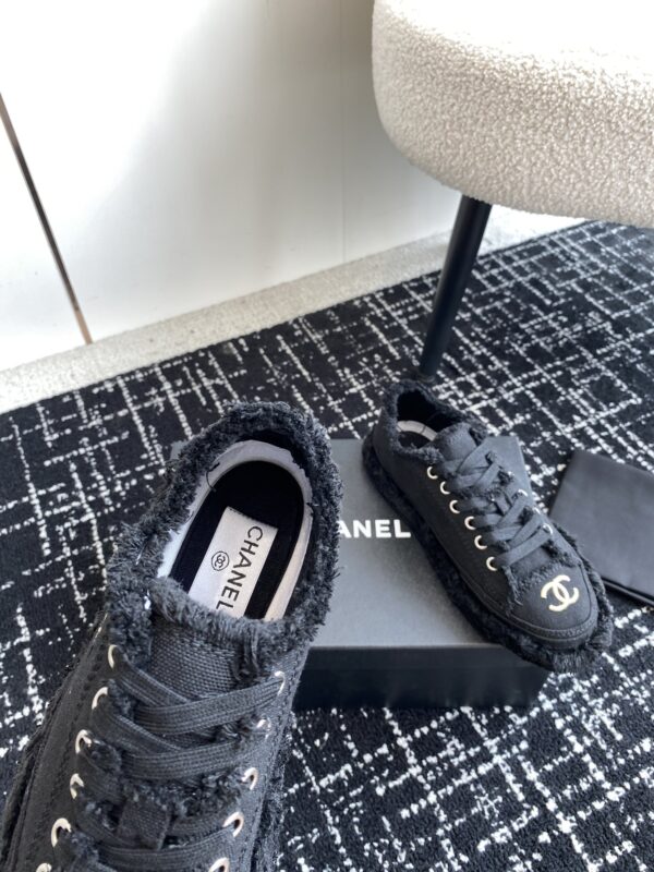 Embroidered Canvas Shoes