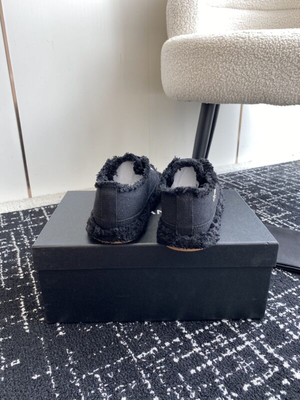 Embroidered Canvas Shoes