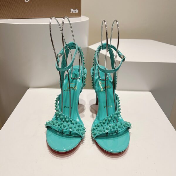 Tatooshka Spikes