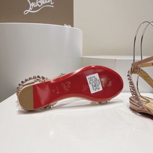 Tatooshka Spikes