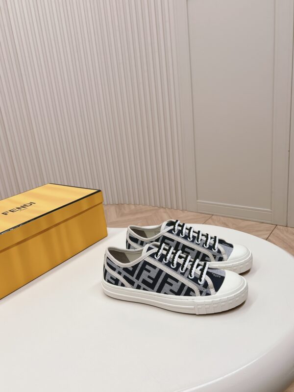 Fendi Domino