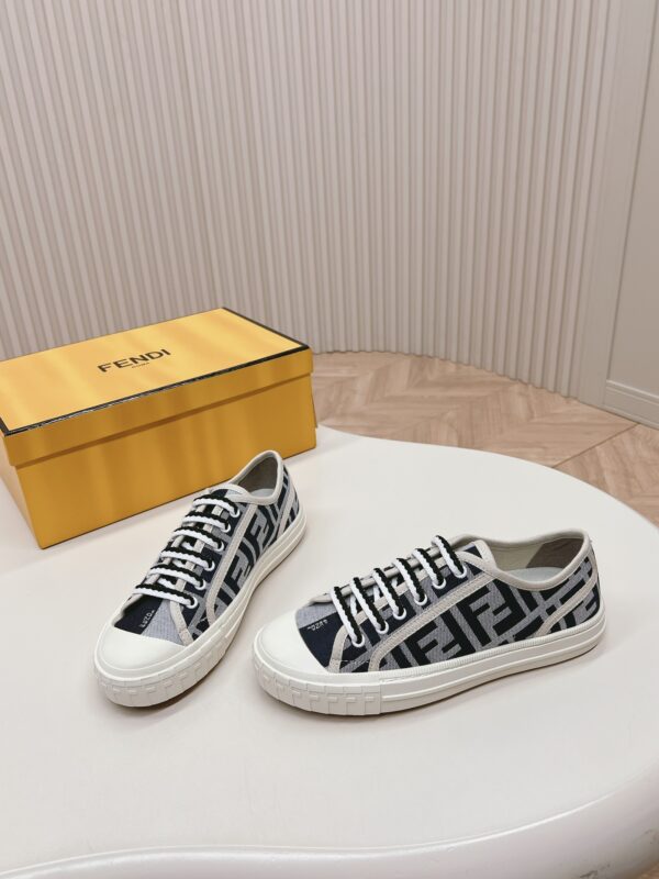 Fendi Domino