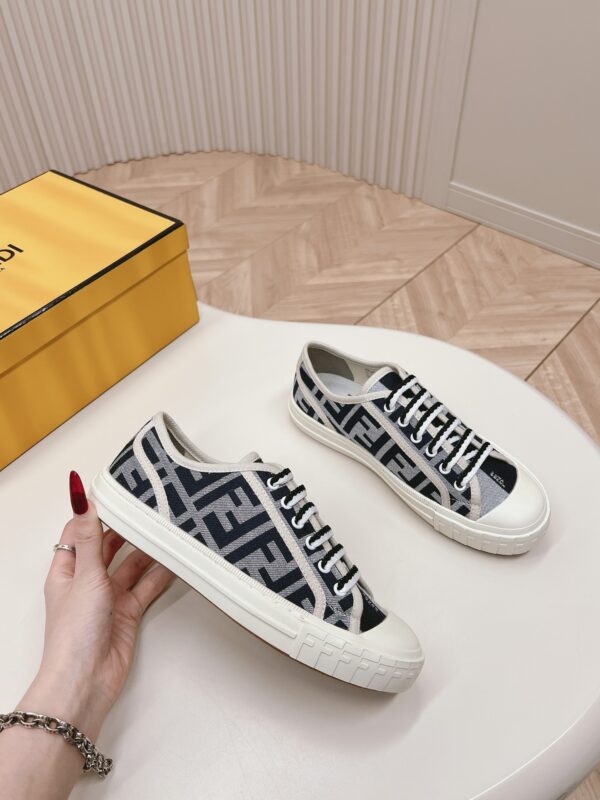 Fendi Domino