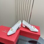 Ferragamo - Pump with Gancini Ornament