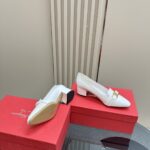Ferragamo - Pump with Gancini Ornament