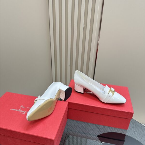 Ferragamo - Pump with Gancini Ornament