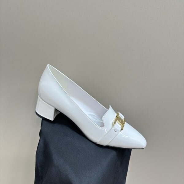 Ferragamo - Pump with Gancini Ornament