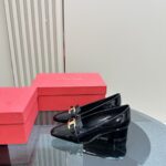 Ferragamo - Pump with Gancini Ornament
