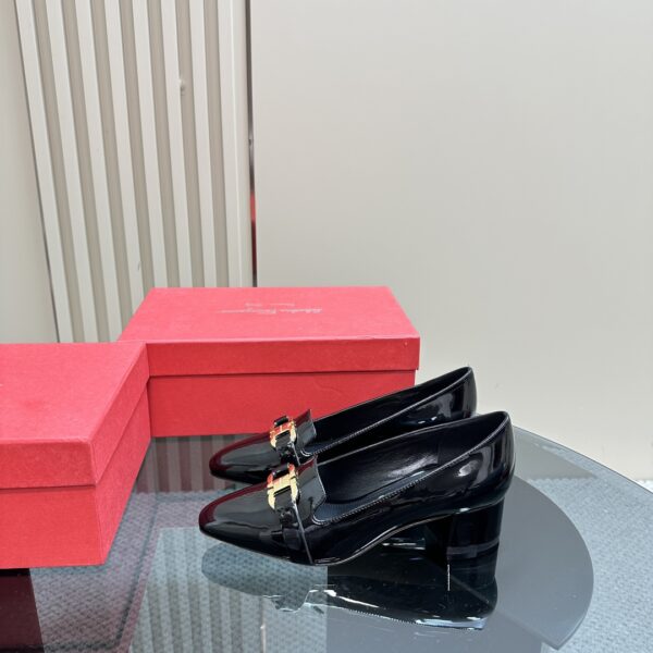 Ferragamo - Pump with Gancini Ornament