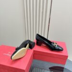 Ferragamo - Pump with Gancini Ornament