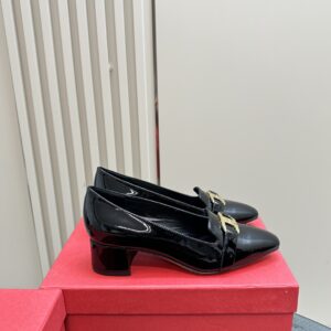 Ferragamo - Pump with Gancini Ornament
