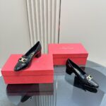 Ferragamo - Pump with Gancini Ornament
