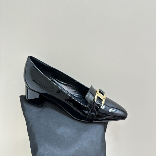 Ferragamo - Pump with Gancini Ornament