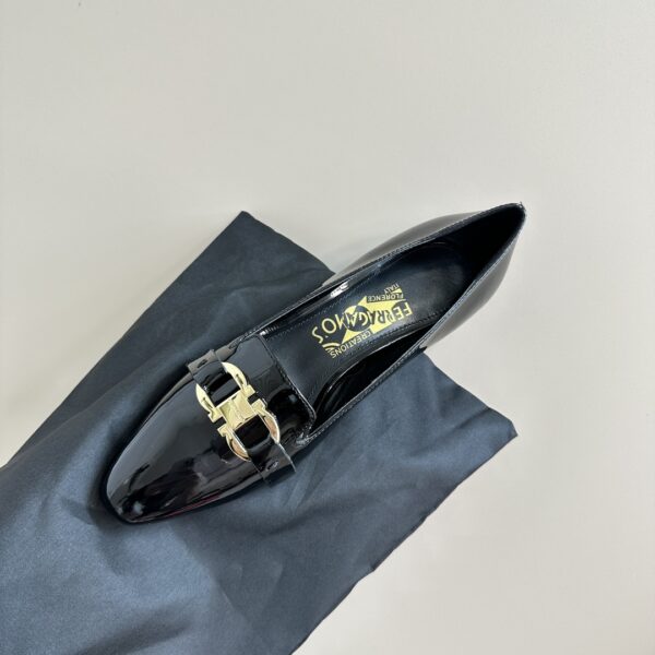 Ferragamo - Pump with Gancini Ornament