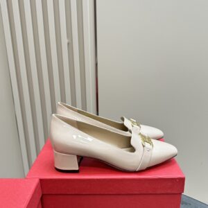 Ferragamo - Pump with Gancini Ornament