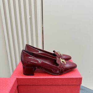 Ferragamo - Pump with Gancini Ornament