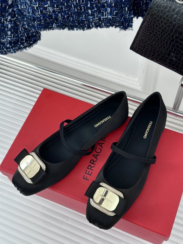 Ferragamo - New Vara Plate Ballet Flat