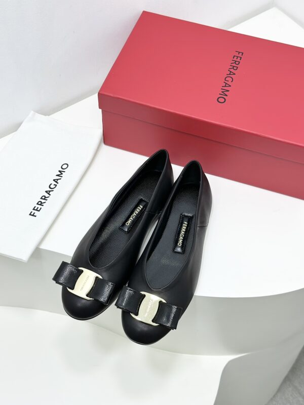 Ferragamo - Vara Bow Ballet Flat