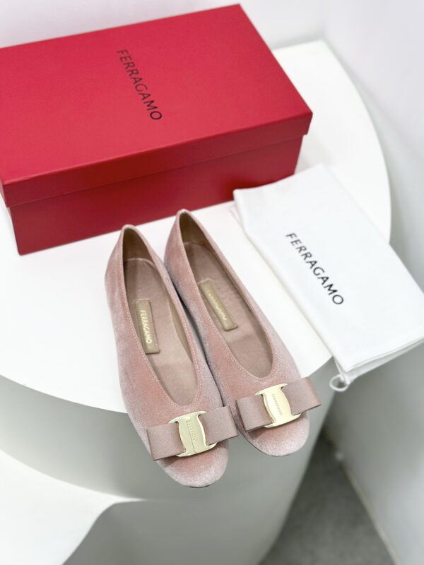 Ferragamo - Vara Bow Ballet Flat