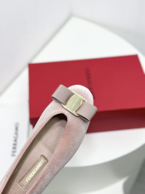 Ferragamo - Vara Bow Ballet Flat