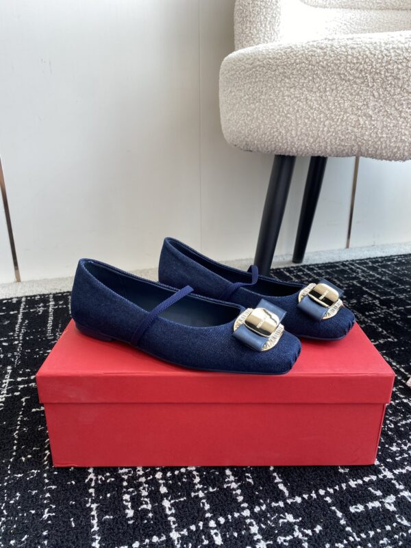 Ferragamo - New Vara Plate Ballet Flat