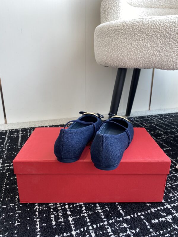 Ferragamo - New Vara Plate Ballet Flat