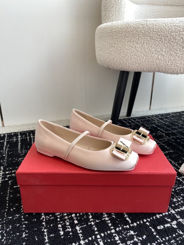 Ferragamo - New Vara Plate Ballet Flat