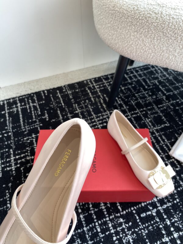 Ferragamo - New Vara Plate Ballet Flat
