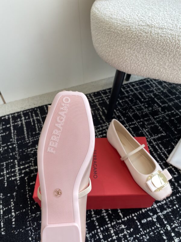 Ferragamo - New Vara Plate Ballet Flat