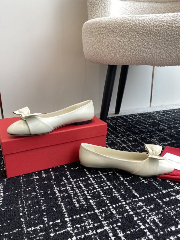Ferragamo - Ballerina with Padded Vara Bow