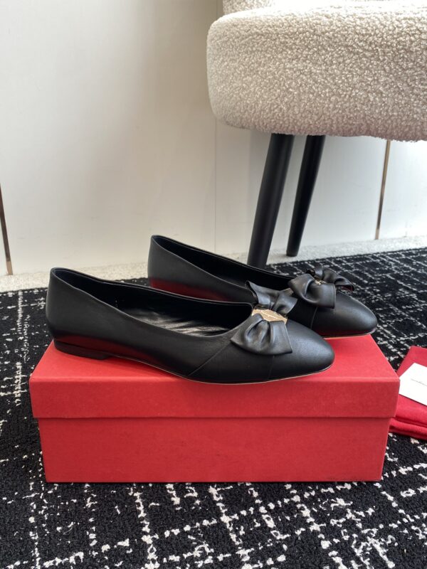 Ferragamo - Ballerina with Padded Vara Bow
