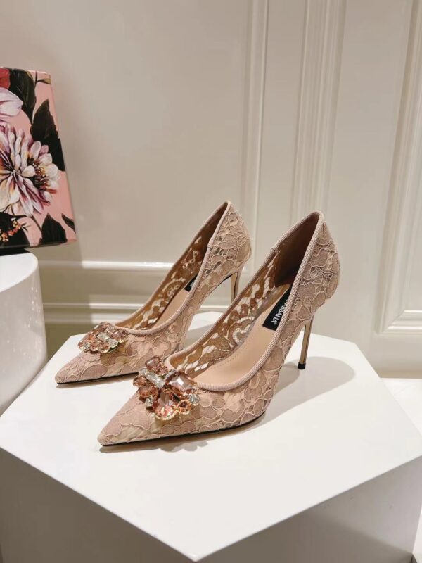 Dolce&Gabbana - LACE RAINBOW PUMPS WITH BROOCH DETAILING