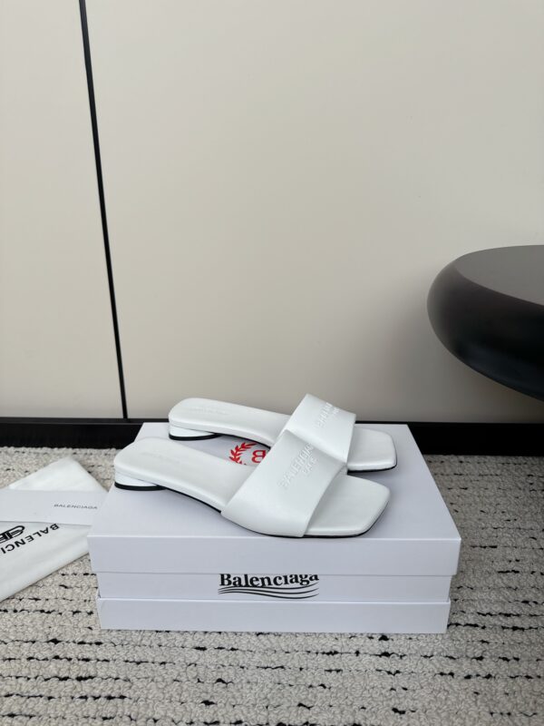 Balenciaga - WOMEN'S DUTY FREE FLAT SANDAL