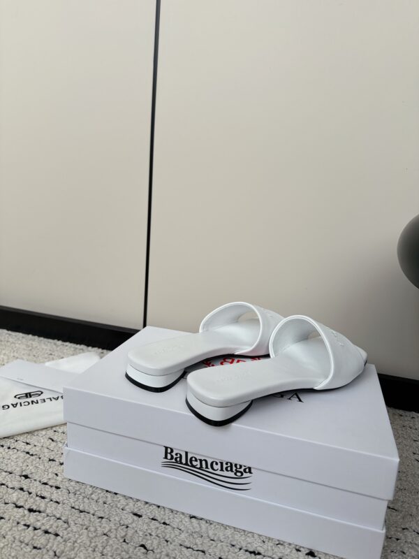 Balenciaga - WOMEN'S DUTY FREE FLAT SANDAL