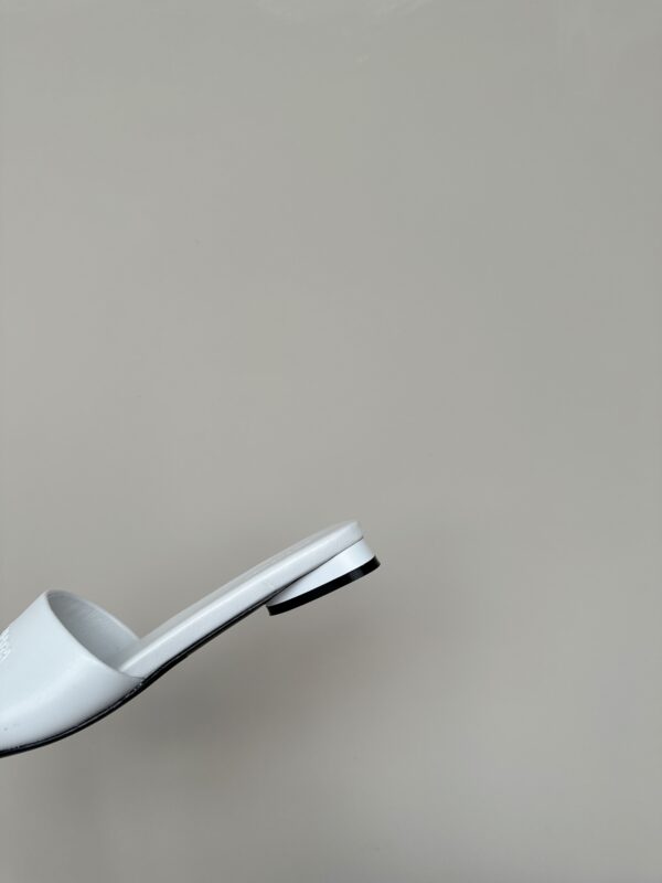 Balenciaga - WOMEN'S DUTY FREE FLAT SANDAL