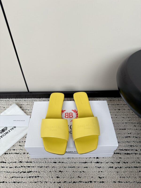 Balenciaga - WOMEN'S DUTY FREE FLAT SANDAL