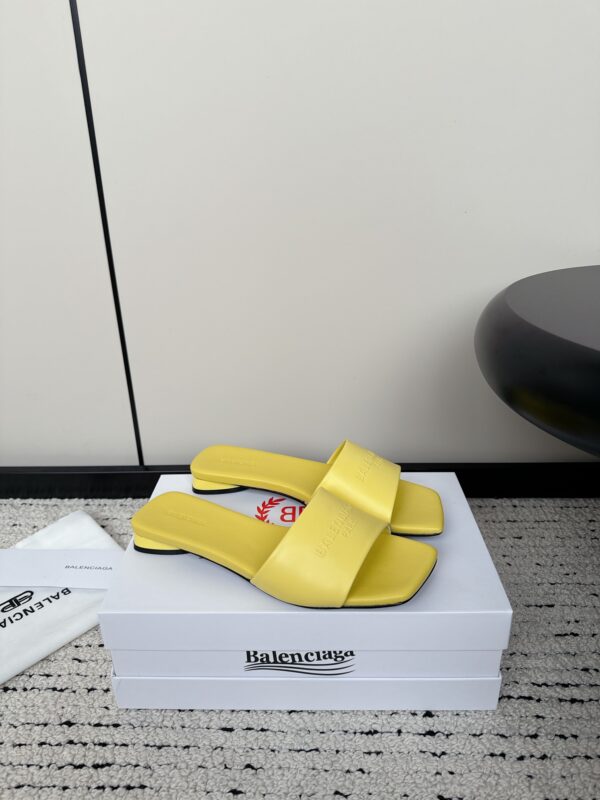 Balenciaga - WOMEN'S DUTY FREE FLAT SANDAL