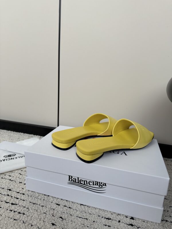 Balenciaga - WOMEN'S DUTY FREE FLAT SANDAL