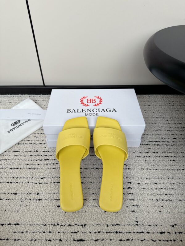 Balenciaga - WOMEN'S DUTY FREE FLAT SANDAL