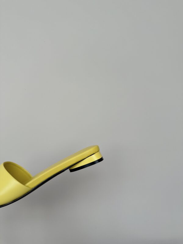 Balenciaga - WOMEN'S DUTY FREE FLAT SANDAL