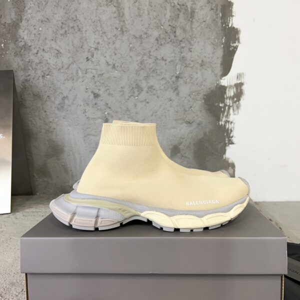 Balenciaga - WOMEN'S SPEED RECYCLED KNIT SNEAKER