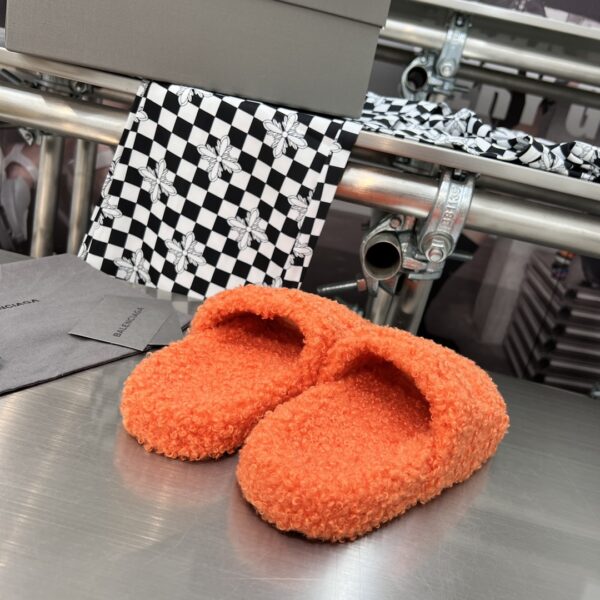Balenciaga - WOMEN'S FURRY SLIDE SANDAL
