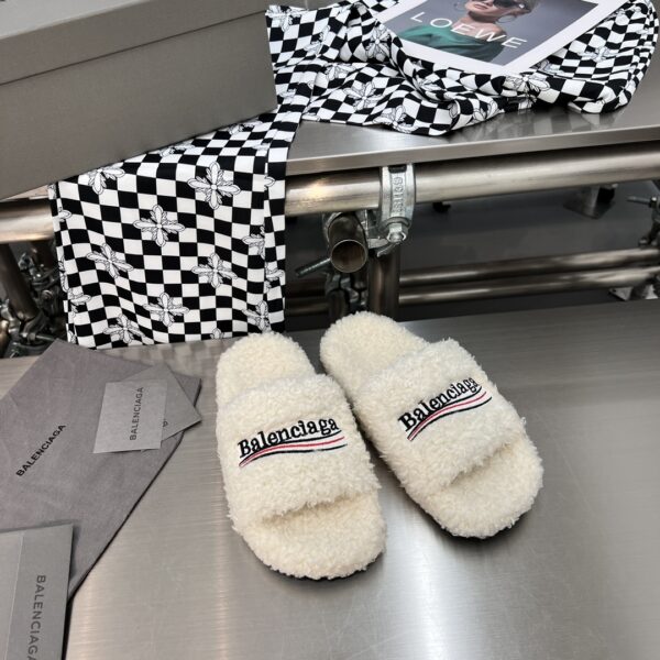 Balenciaga - WOMEN'S FURRY SLIDE SANDAL